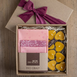 Darčeková krabička so sadou voskových obrúskov a včelími čajovkami v tvare srdca - odvcely.sk